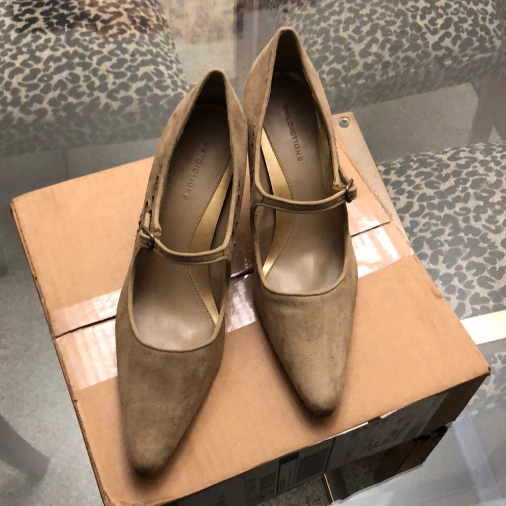 Predictions by Payless faux suede Tan shoes Sz 11M
